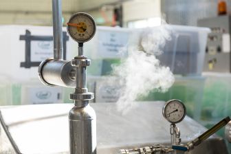 Produktionsmaschine mit Temperaturanzeige